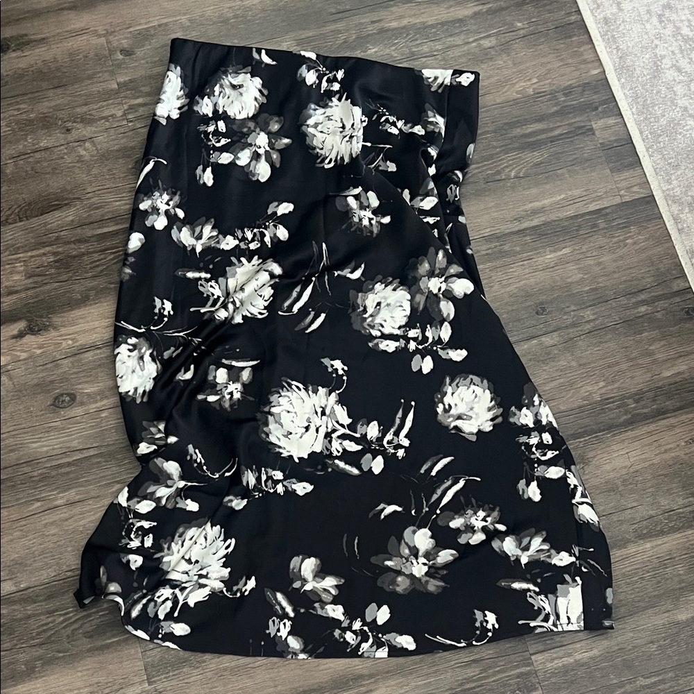 GAP Black and White Floral A-Line Skirt